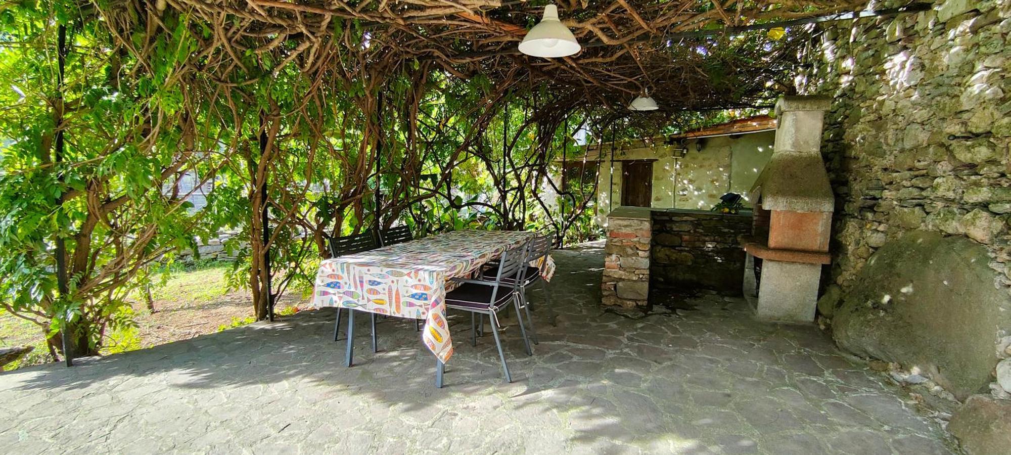 Bed and Breakfast La Casa Delle Pietre Parlanti - Casa In Pietra Ai Piedi Del Parco Delle 5 Terre Biassa Экстерьер фото