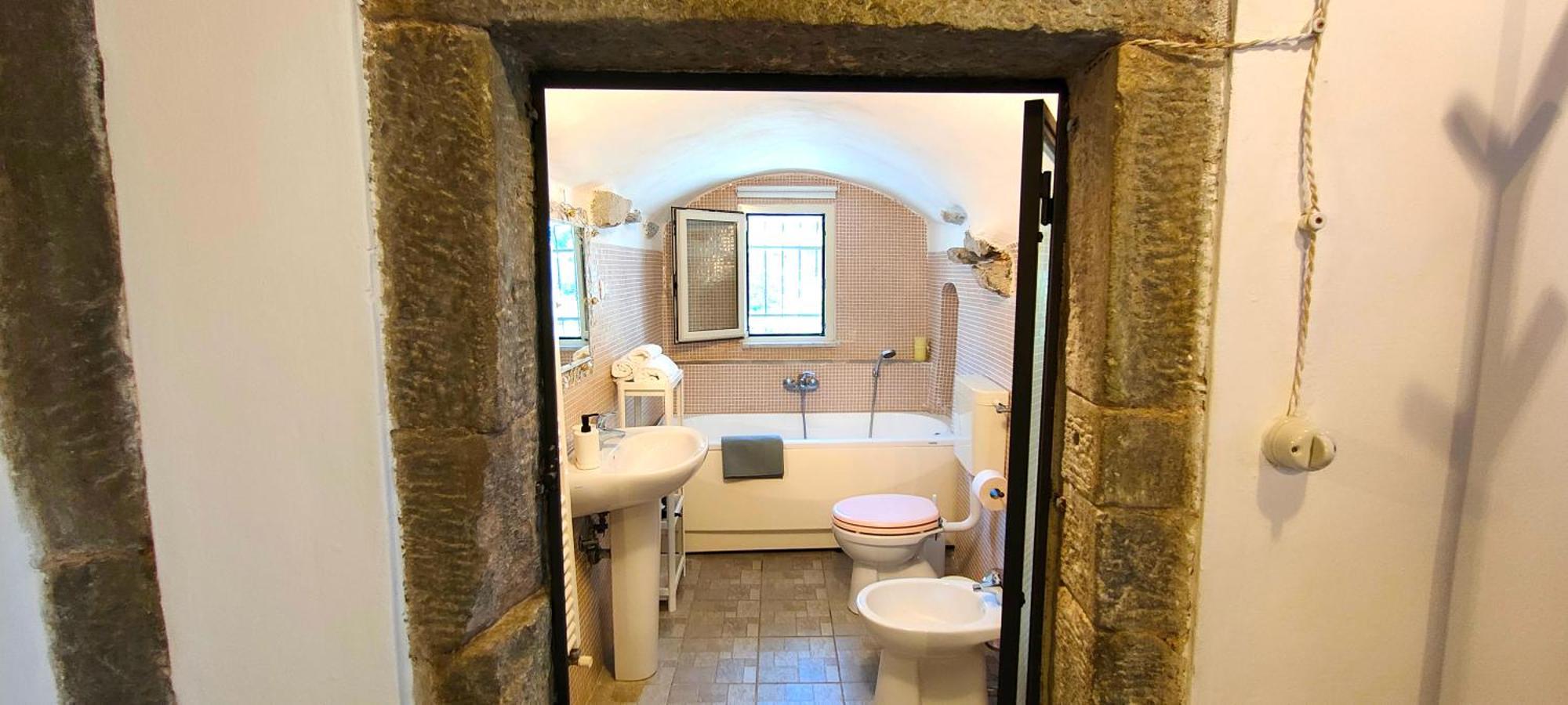 Bed and Breakfast La Casa Delle Pietre Parlanti - Casa In Pietra Ai Piedi Del Parco Delle 5 Terre Biassa Экстерьер фото