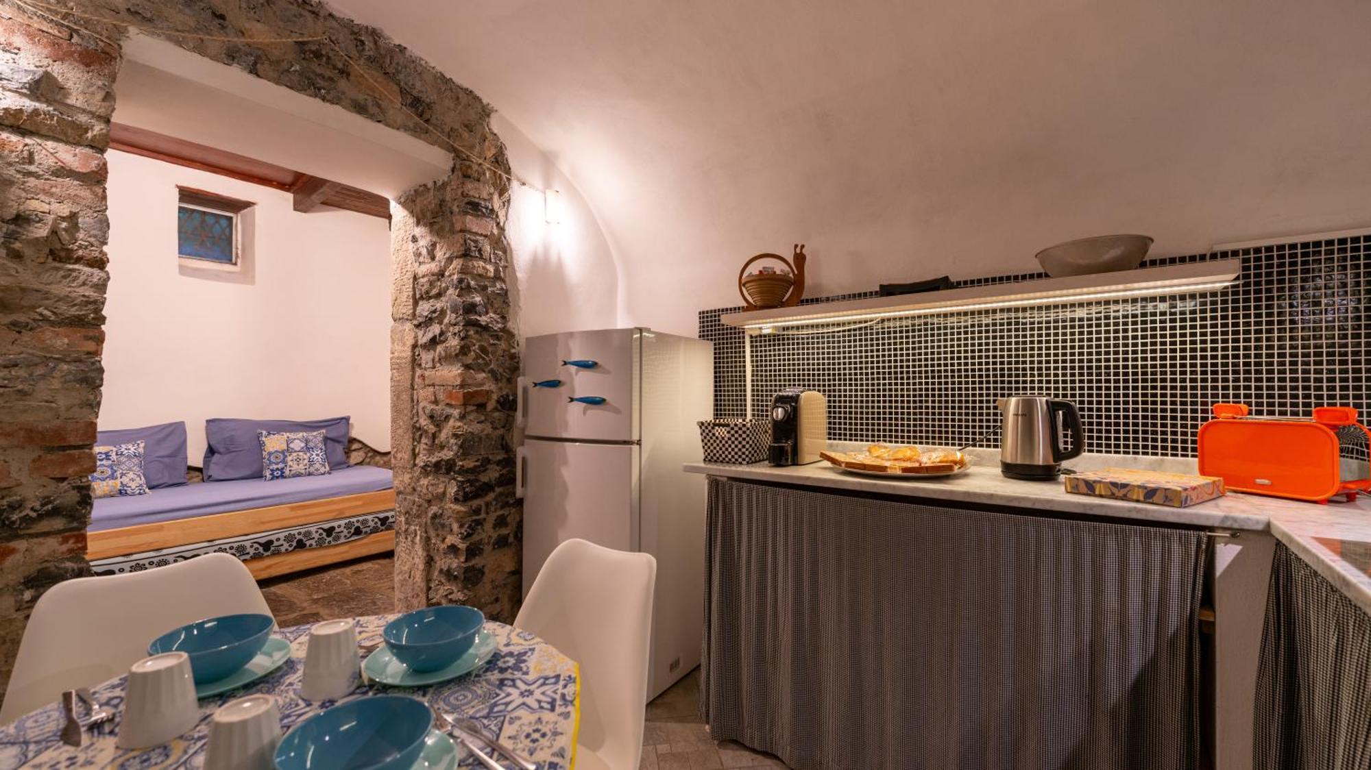 Bed and Breakfast La Casa Delle Pietre Parlanti - Casa In Pietra Ai Piedi Del Parco Delle 5 Terre Biassa Экстерьер фото